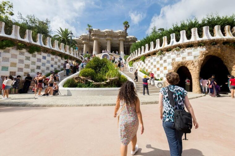 barcelona-park-guell-guided-tour-with-skip-the-line-entry-2