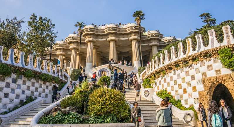 barcelona-park-guell-guided-tour-with-skip-the-line-entry