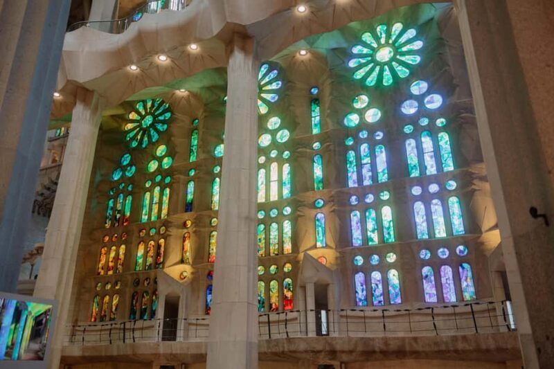 Barcelona: Park Güell, Sagrada Familia, Cable Car & More - Stunning Views from Montjuïc Hill