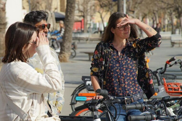 barcelona-photo-highlights-4h-small-group-ebike-tour