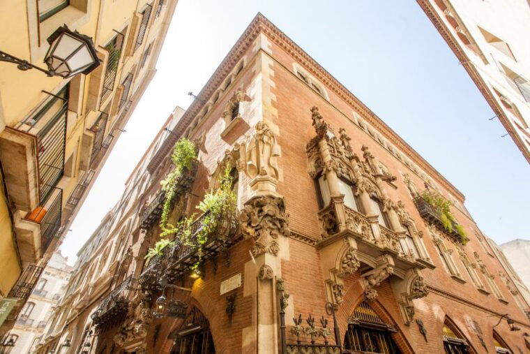 barcelona-picasso-walking-tour-with-picasso-museum-entry