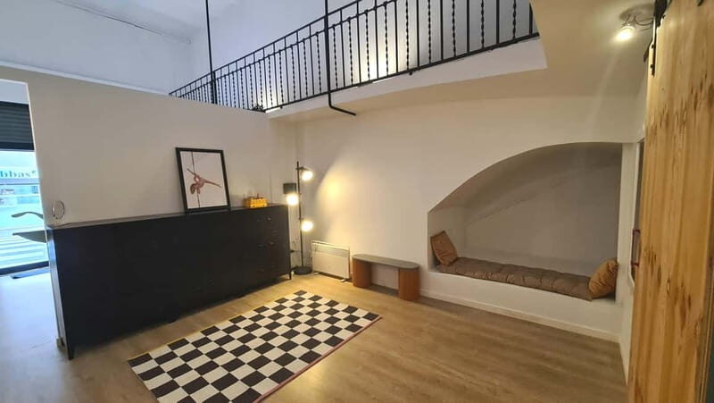 Barcelona: Pole Dancing Class - The Location: A Stylish Studio in the Heart of Barcelona