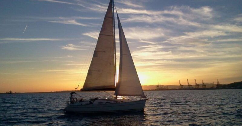 barcelona-premium-shared-sunset-cruise