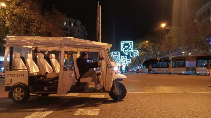 barcelona-private-christmas-lights-tour-by-eco-tuk-tuk