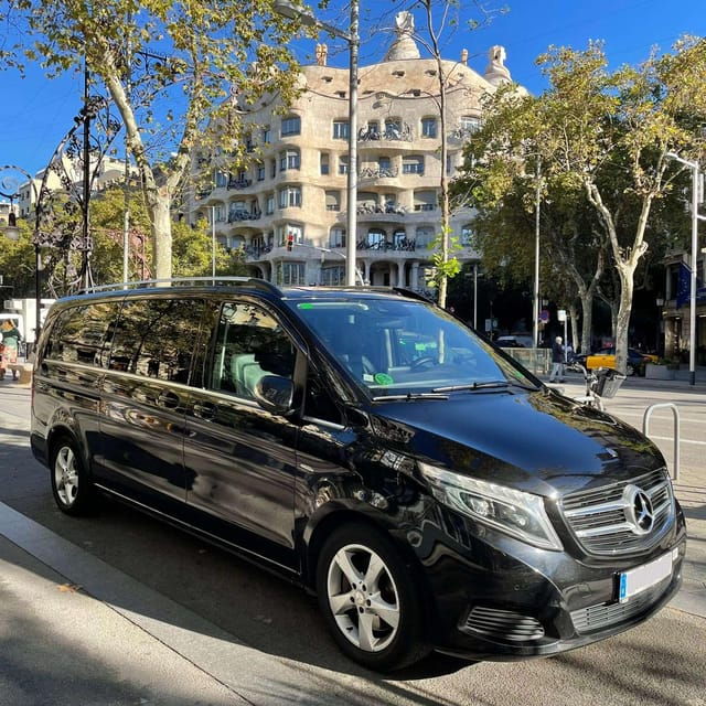 barcelona-private-city-tour-1-16-passengers