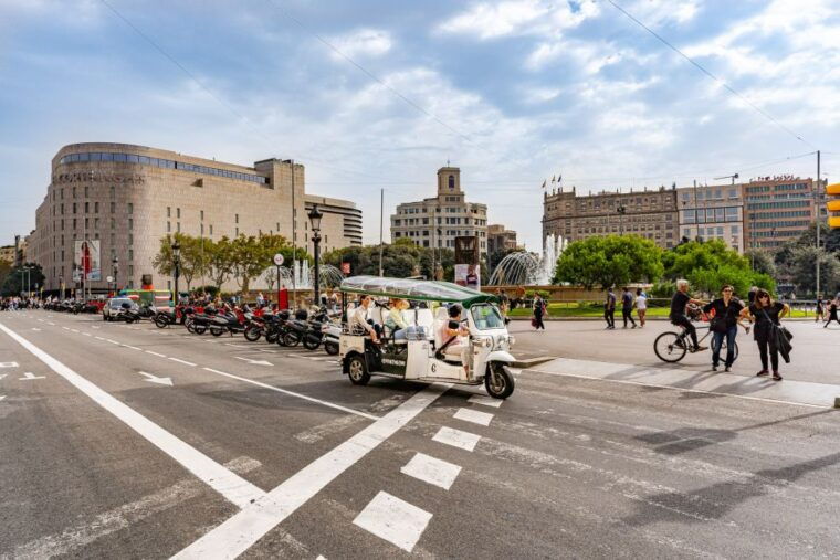 barcelona-private-city-tour-by-eco-tuk-tuk