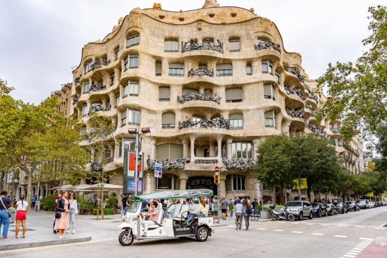 barcelona-private-city-tour-by-eco-tuk-tuk