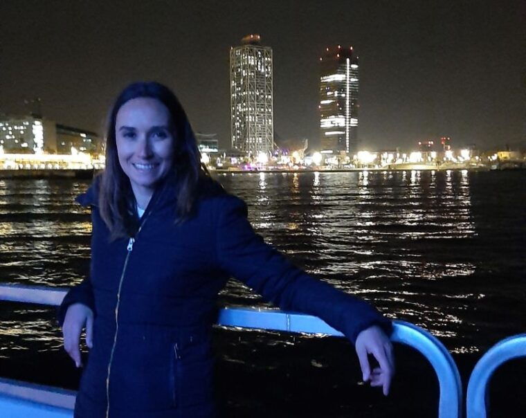 barcelona-private-evening-cruise-with-dinner-and-drinks