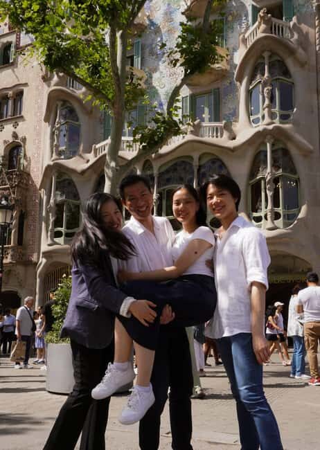 Barcelona - Private Family Photoshoot at Sagrada Familia - A Close Look at the Experience