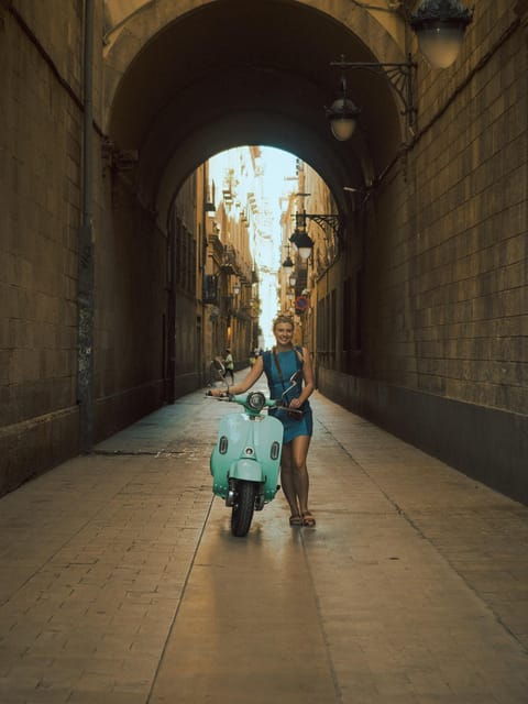 barcelona-private-fun-vespa-city-tour-with-guide