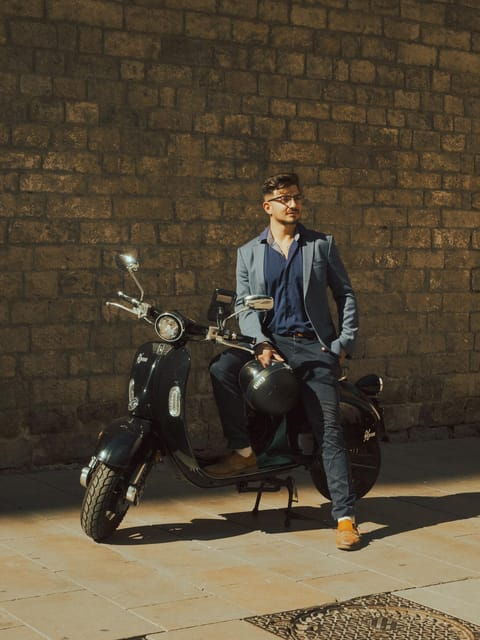 barcelona-private-fun-vespa-city-tour-with-guide