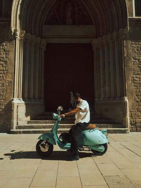 barcelona-private-fun-vespa-city-tour-with-guide