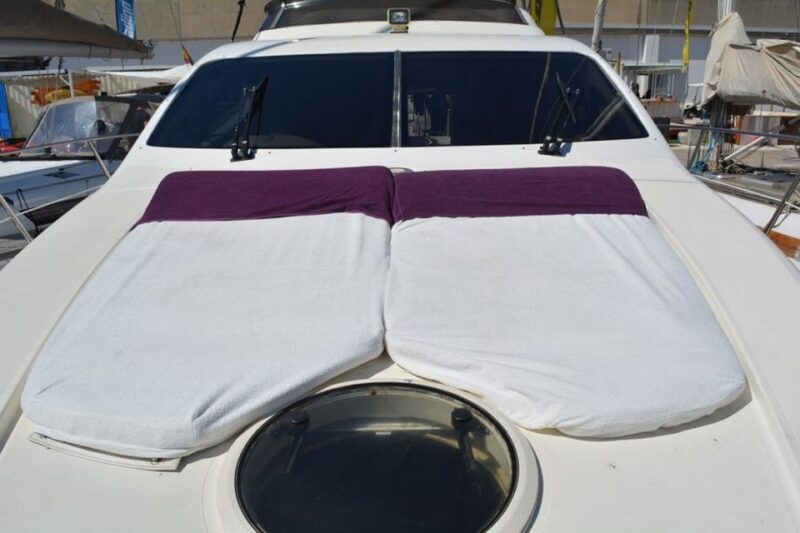 Barcelona: Private Motor Yacht Charter with drinks & food - Food and Drinks: A La Carte & All-Inclusive