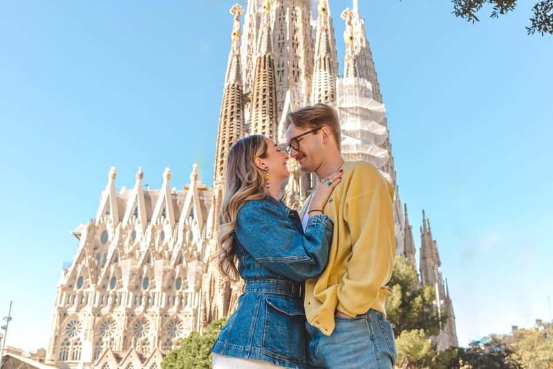 Barcelona: Private Photo Session with a Professional - Key Points