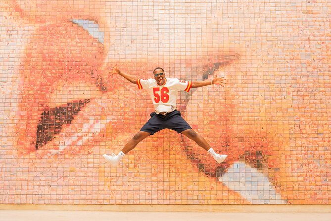 barcelona-private-photoshoot-at-cathedral-kiss-wall