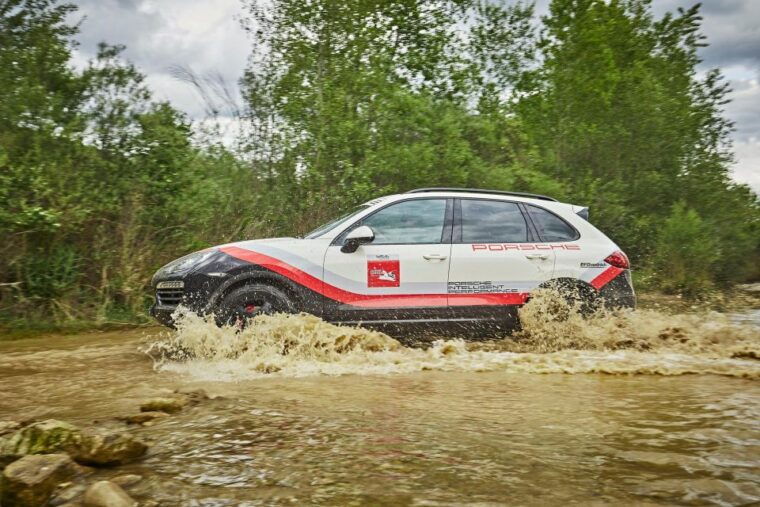 barcelona-private-porsche-cayenne-adventure-transfer