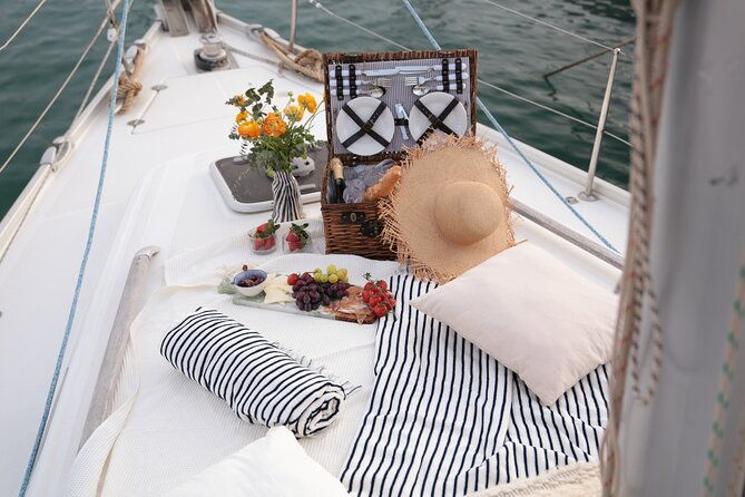 barcelona-private-romantic-sailing-tour