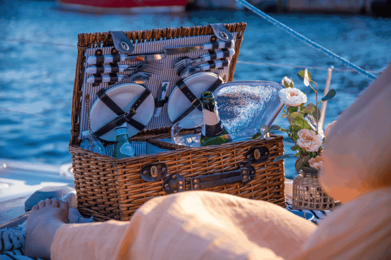 barcelona-private-romantic-sailing-tour-with-drinks