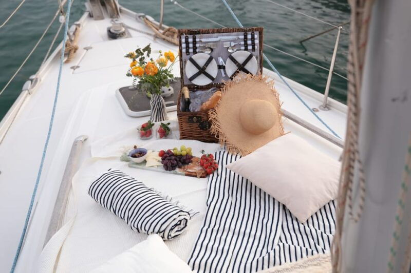 barcelona-private-romantic-sailing-tour-with-drinks