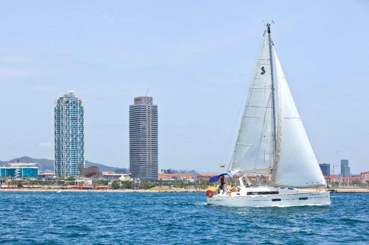 barcelona-private-sailing-trip-with-drinks-and-snacks