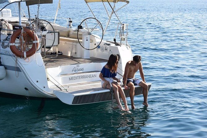 barcelona-private-sailing-trip-with-drinks-snacks