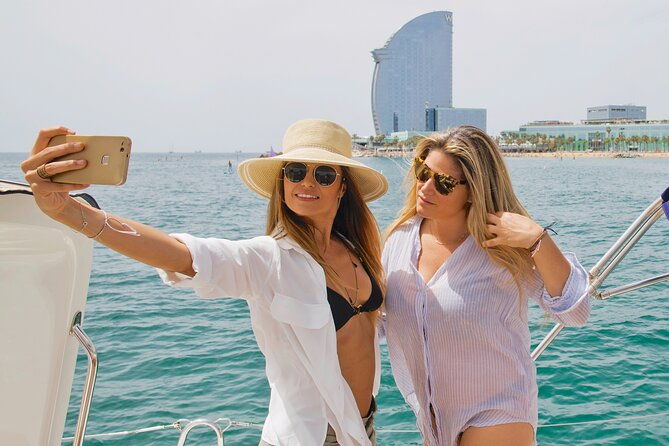 barcelona-private-sailing-with-open-bar-snacks