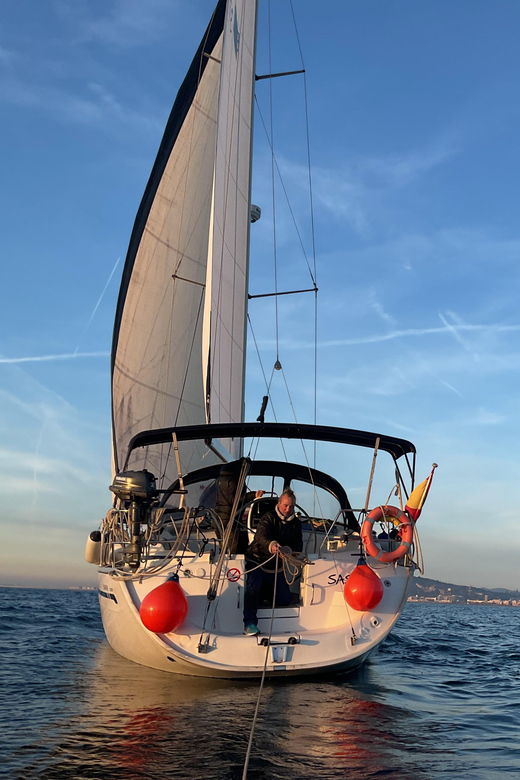 barcelona-private-sunset-sailboat-cruise