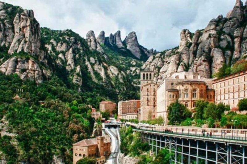 barcelona-private-tour-castles-salt-montserrat-and-wines