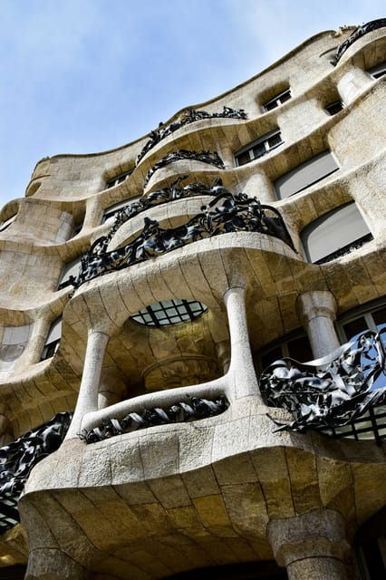 barcelona-private-tour-sagrada-familiapark-guell-pedrera