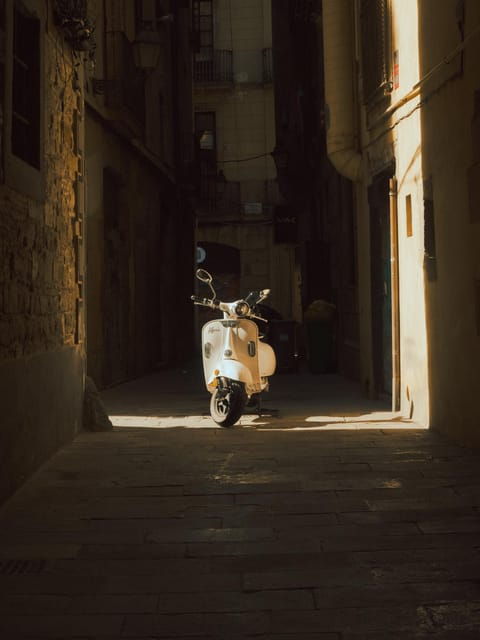 barcelona-private-vespa-tour-with-tapas-and-wine-tasting