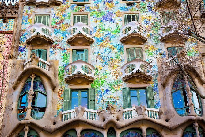 barcelona-private-walking-tour-through-the-city-of-gaudi