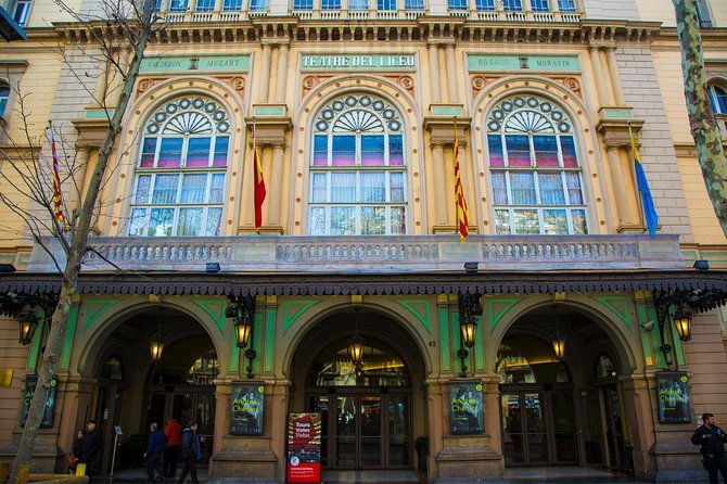 barcelona-private-walking-tour-through-the-city-of-gaudi