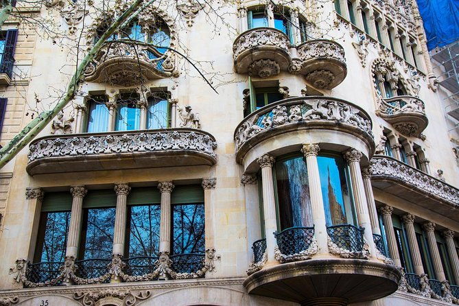 barcelona-private-walking-tour-through-the-city-of-gaudi