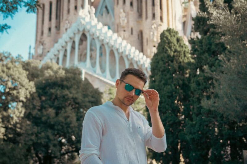 barcelona-professional-photoshoot-outside-sagrada-familia