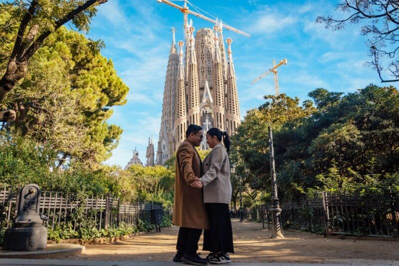 barcelona-professional-photoshoot-outside-sagrada-familia