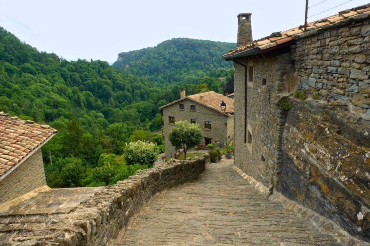 barcelona-pyrenees-villages-and-trails-full-day-tour