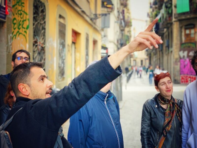 Barcelona: Ramblas, Old Town & Gaudí Houses Walking Tour - Key Points
