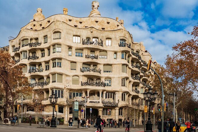 barcelona-reserved-entrance-to-casa-mila-la-pedrera-with-audio