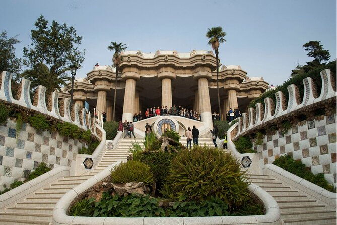 barcelona-reserved-group-entrance-to-park-guell-with-audio-guide