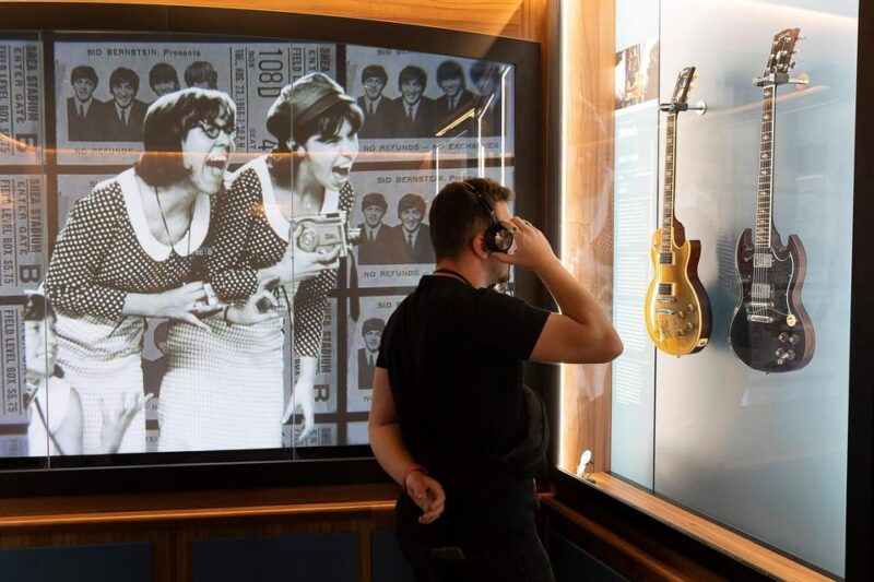 barcelona-rock-museum-guitar-legends-hall