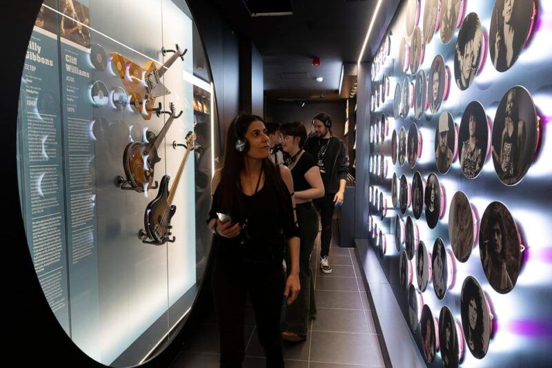 barcelona-rock-museum-guitar-legends-hall
