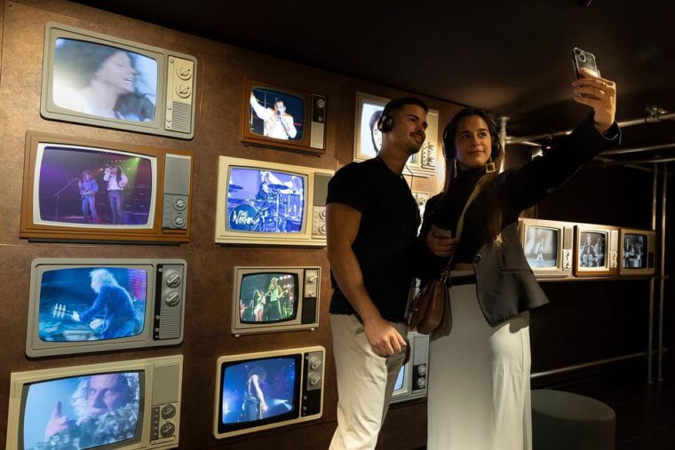 barcelona-rock-museum-guitar-legends-hall