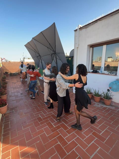 barcelona-rooftop-tango-lesson-with-drinks-and-videos