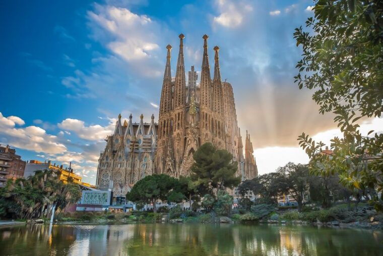 barcelona-sagrada-familia-and-park-guell-full-day-tour
