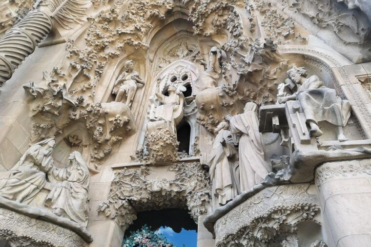 barcelona-sagrada-familia-and-park-guell-full-day-tour