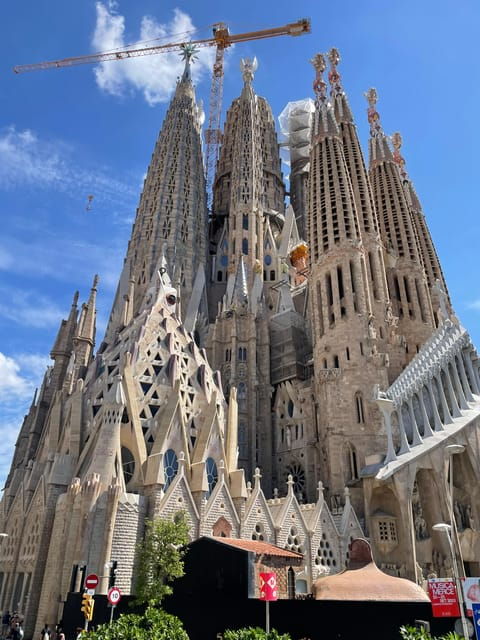 barcelona-sagrada-familia-and-park-guell-guided-tour-2