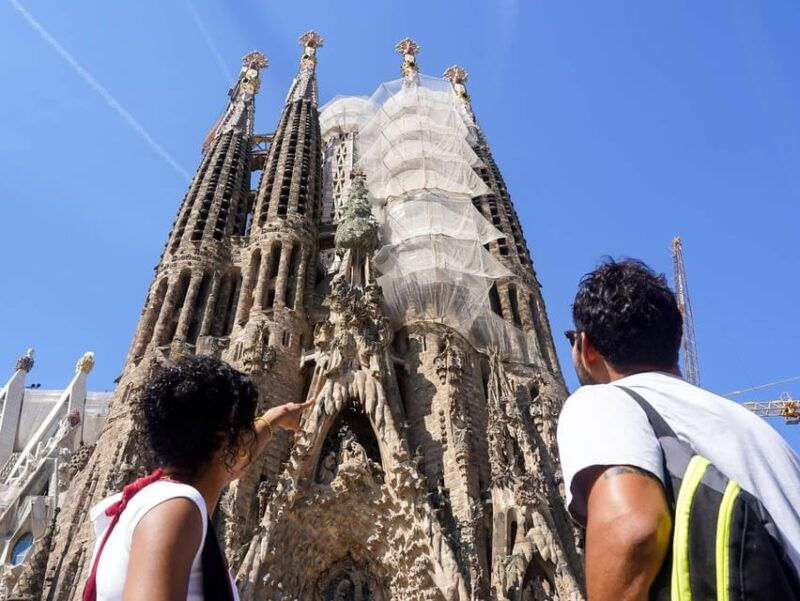 barcelona-sagrada-familia-and-park-guell-guided-tour