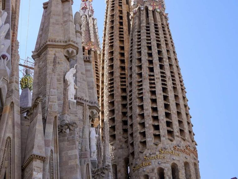 barcelona-sagrada-familia-and-park-guell-guided-tour