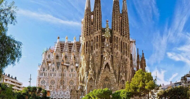 barcelona-sagrada-familia-and-park-guell-small-group-tour