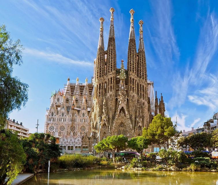 barcelona-sagrada-familia-and-park-guell-small-group-tour